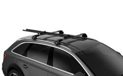 transport dzielonego masztu na dachu samochodu